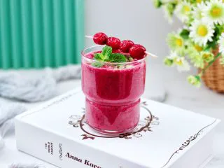 香蕉蔓越莓奶昔,成品