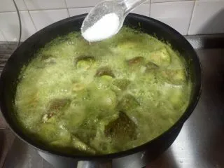 泰式青咖喱鸡·东南亚风味,调味,加糖、鱼露、盐、鸡精。