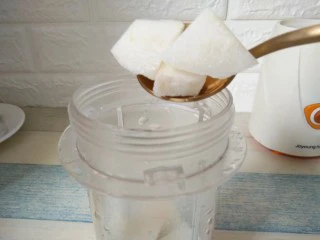 青瓜蜂蜜梨子汁,梨也一同放入