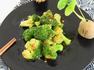 蚝油蒜香西兰花这样做最美味, 营养高味道棒,一起来享用这道绿色健康家常菜吧！