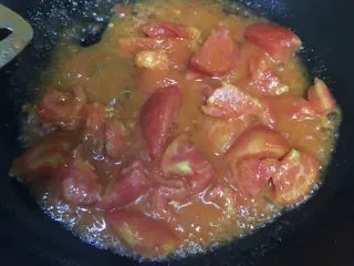 低卡番茄豆腐汤,西红柿炒出汁