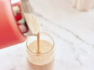 核桃花生红枣露,香浓丝滑的核桃花生红枣露打好了，不用过滤超细腻，一次一杯容量刚刚好，远离繁琐，营养小助手。