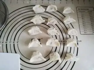 家乡小吃——小米,摆放时注意间隔开,不然很容易黏在一起的