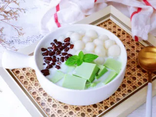 抹茶奶冻白玉丸子,成品图