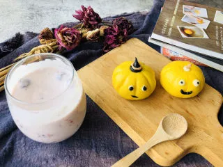 蔓越莓大果粒,既可以当下午茶,也可以饭后来上一杯不仅有助于消化还解腻,冰冰凉也特别适合夏天哦~