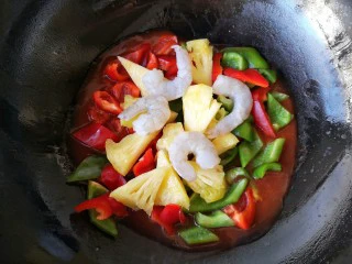 锦卤馄饨——《风味人间》复刻版,加入青红椒，菠萝，虾仁。