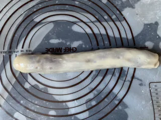 经典小吃驴打滚,卷起来