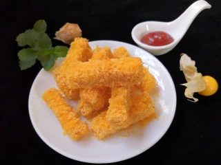 十味 香酥南瓜条,装盘，依自己口味可以配一点番茄酱或酸辣酱。