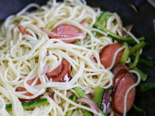 好吃到爆的火腿意面,加入意面