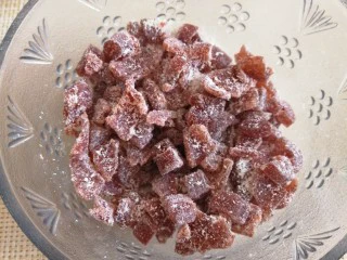 老北京小吃艾窝窝,搅拌均匀之后是这个样子的。