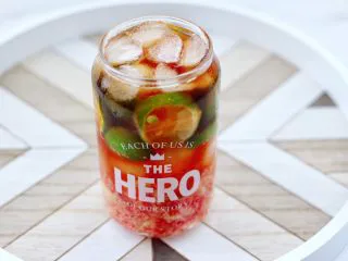 无花果普洱冰茶,最后慢慢倒入放凉的普洱茶水，搅拌均匀后就可以喝咯。