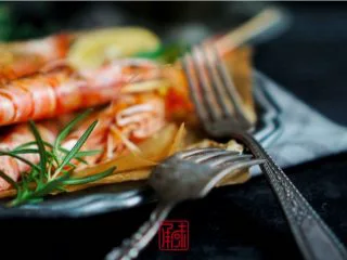 承味普罗旺斯迷迭香烤虾,拿出来后，烤虾就完成了