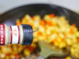 米饭杀手肉末炒杏鲍菇,加黑胡椒粉。