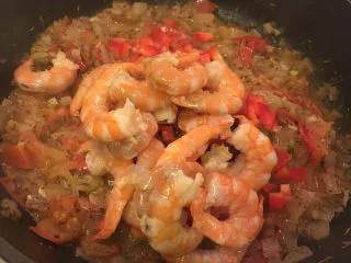 普罗旺斯风味番茄烩大虾,虾子放回去，拌炒均匀后即可！