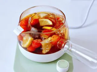 玫瑰水果小种红茶,看见汤汁浓郁，色泽红润的时候。