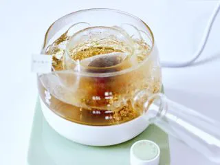 玫瑰水果小种红茶,大火煮沸后继续煮1分钟左右。