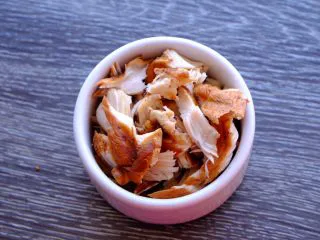 秘制异国风味鸡胸肉腌料&绝佳搭配 （减肥必备）,第二种吃法 更有墨西哥风味 等鸡排放量以后 撕成小块状