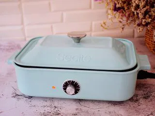 猪肉韭菜锅贴,盖上锅盖