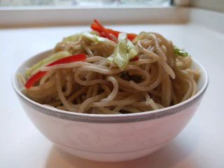 河北宣化特色小吃\卤菜\蒸莜面,在加入莜面搅拌均匀即可食用。