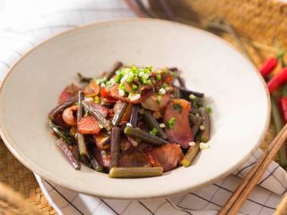 腊肉炒蕨菜,鲜香脆嫩超好吃