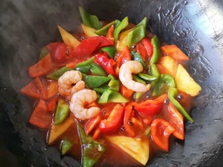 锦卤馄饨——《风味人间》复刻版,翻炒均匀，微微收收汤汁。