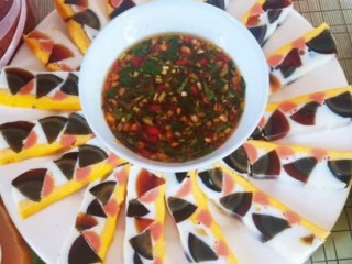 皮蛋特色小吃,摆盘就可以食用了。