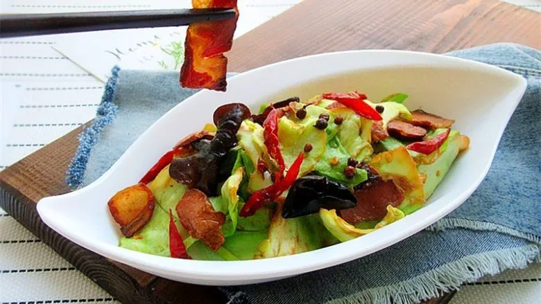 腊肉蒜香卷心菜