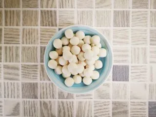 酒酿烧仙草水果杯,准备小圆子