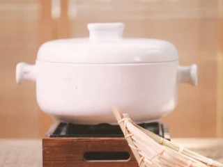 【酸梅汤】最正宗的古法酸梅汤,是烟熏味的,第二次盖盖熬煮30分钟左右;