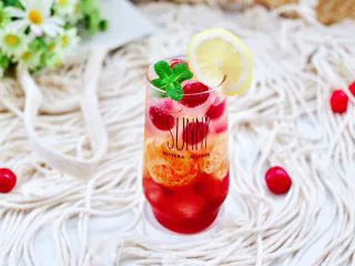 橘子蔓越莓蜂蜜冰饮,颜值担当又健康营养，我家宝贝超喜欢。