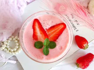 粉嫩少女心～草莓酸奶昔,成品图