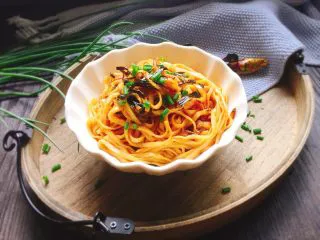 地方小吃+上海葱油拌面,成品图