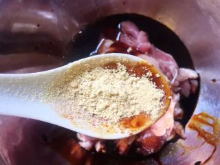 上海小吃 炸里脊肉串,姜粉。