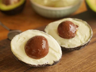 感受水果原香【牛油果冰淇淋】,口感细腻丝滑！ 