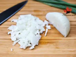 BBQ风味烤牛板腱,切碎白洋白洋白洋葱