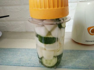 黄瓜蜂蜜梨子汁, 盖上盖子