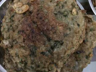 闽南特色小吃…海蛎煎,最后成品就是成了味道不错…！