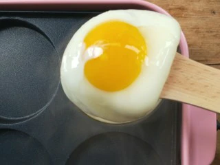 复刻街头美食~网厨第一个肉蛋堡,此时此刻的鸡蛋还完全溏心哟!