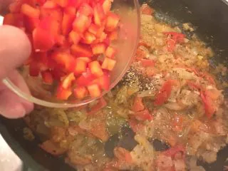 普罗旺斯风味番茄烩大虾,加红甜椒丁