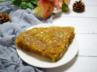 河南小吃——蒸素焖子,然后倒出来,切块放凉。放冰箱以备后期食用。