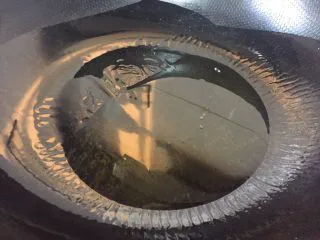 简易版陕西小吃烩麻食,锅里放油