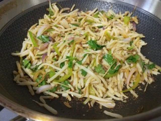 山西小吃炒不烂子,炒均匀即可。