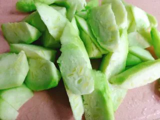 家常菜+丝瓜炒蛋,滚刀切法