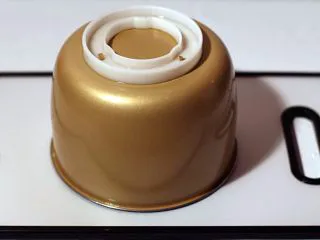 陕西小吃—肉夹馍,面团上倒扣一盆室温醒发半小时