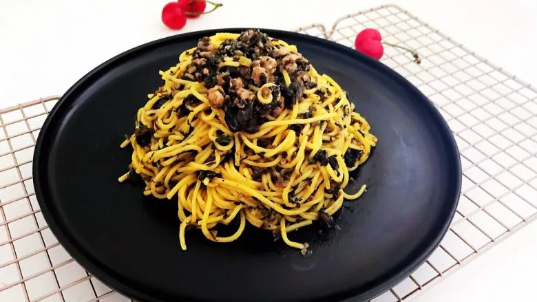 风味炒面 芽菜肉末炒玉米面