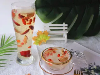 炎炎夏日养颜神器~枸杞红枣炖雪燕,持续饮用让你嫩爆天际,成品图。