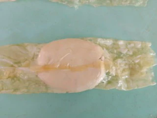 豆腐皮粄~客家小吃,上下两边的豆腐皮盖在粄上面