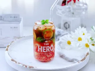 无花果普洱冰茶,做法是不是超级简单，点缀个薄荷叶清爽又好看。