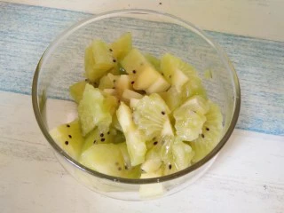 猕猴桃苹果醋饮,猕猴桃去皮切块