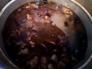 秘制红烧牛肉,牛肉煮好开盖